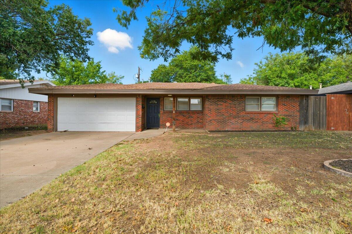 a front view of house with yard