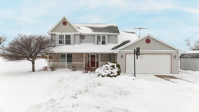 $575,000 | 1531 Waukau Road, Omro, WI 54963