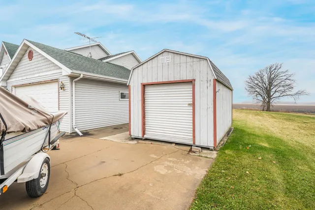 $575,000 | 1531 Waukau Road, Omro, WI 54963