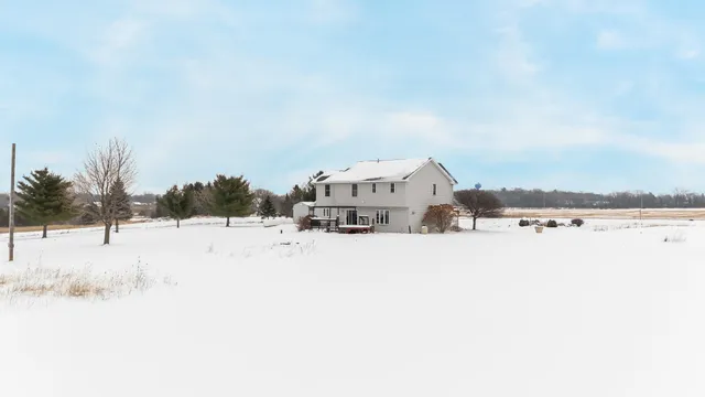 $575,000 | 1531 Waukau Road, Omro, WI 54963