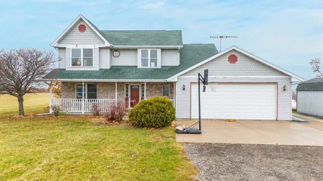 $575,000 | 1531 Waukau Road, Omro, WI 54963