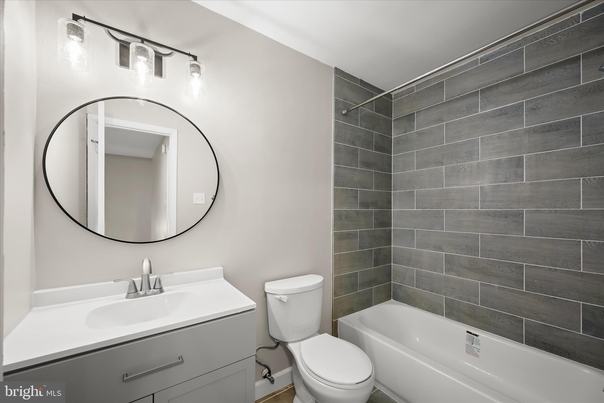 8869 Tamebird Court, Unit D T22 Columbia, MD 21045 - Photo 24 of 39 Updated full bathroom