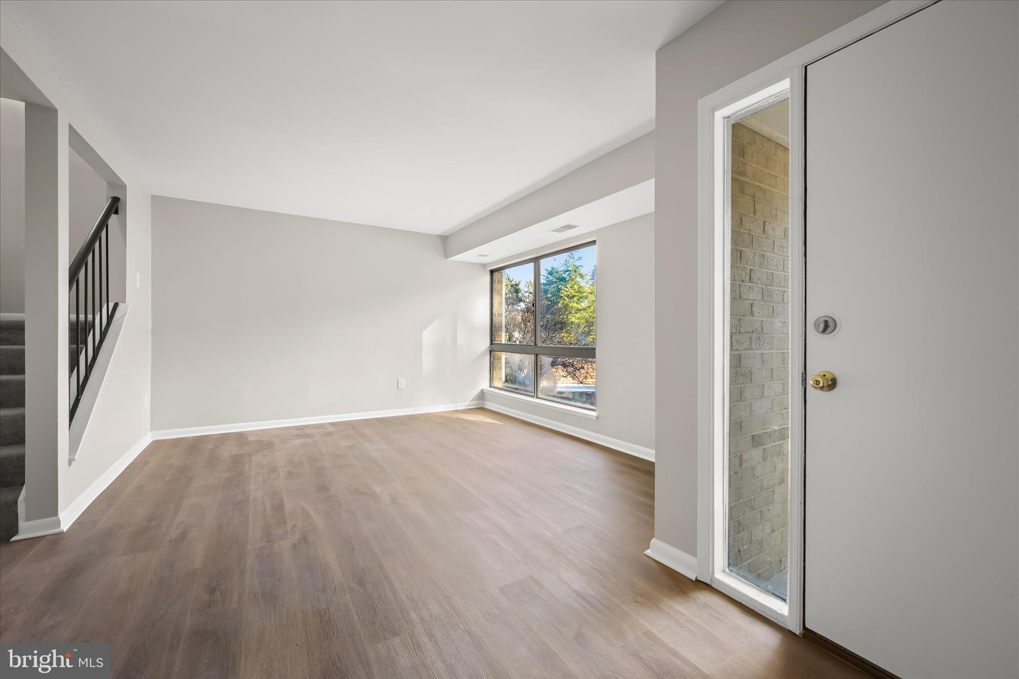 8869 Tamebird Court, Unit D T22 Columbia, MD 21045 - Photo 7 of 39 Foyer & living room