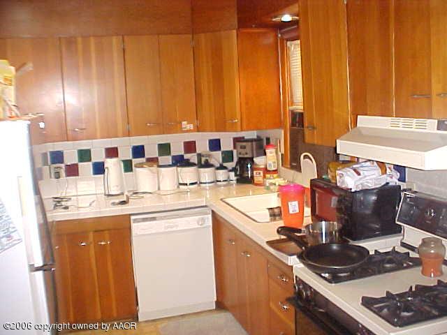 4316 South Jackson Street Amarillo, TX 79110 - Photo 3 of 8 a kitchen with a sink and cabinets