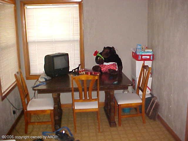 4316 South Jackson Street Amarillo, TX 79110 - Photo 4 of 8 a living room with furniture a piano and a window