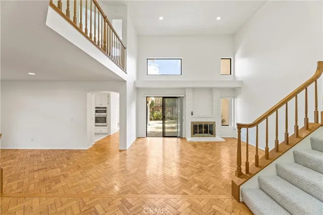 a view of an entryway with livingroom
