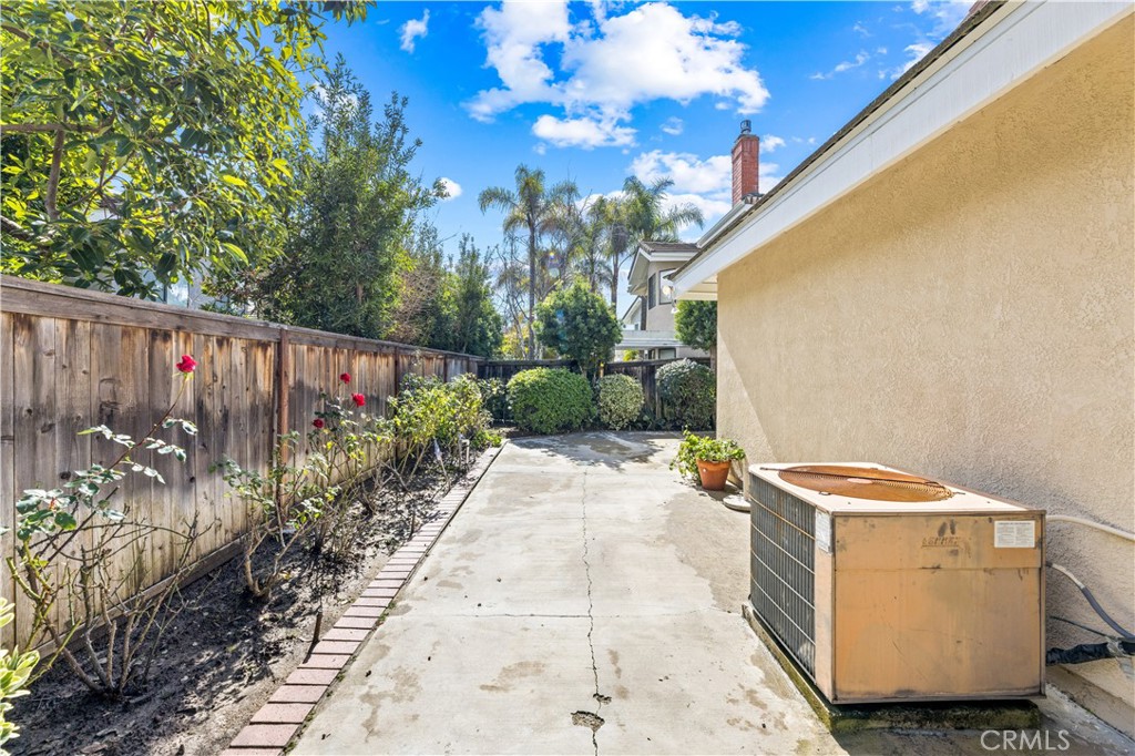 55 Tidewind, Unit 54 Irvine, CA 92603 - Photo 25 of 39 a view of a backyard with garden