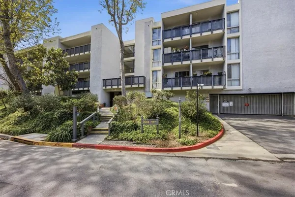 $3,400 | 3604 West Estates Lane, Unit 201, Rolling Hills Estates, CA 90274