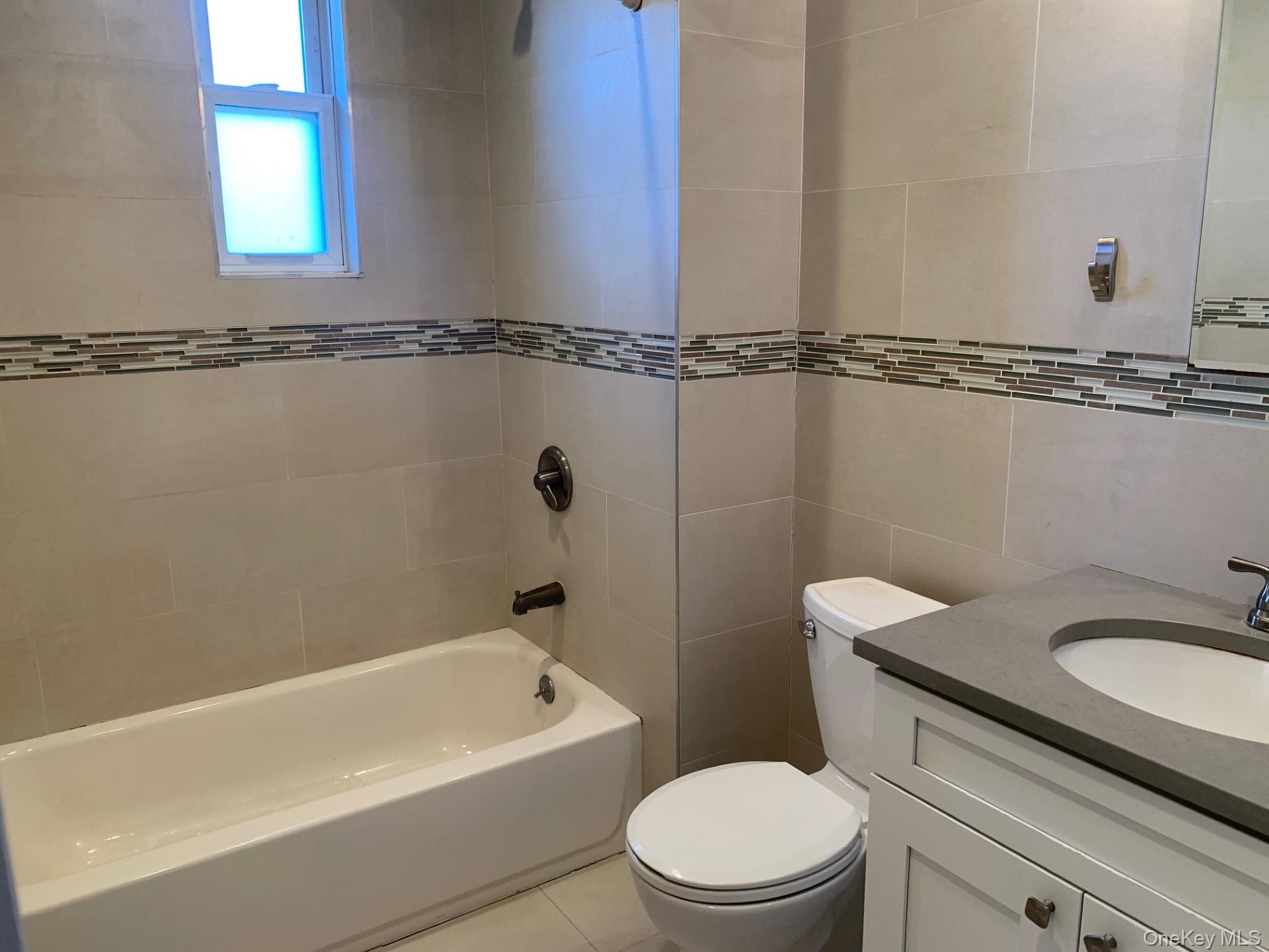 15 Juniper Road, Unit 2 Port Washington, NY 11050 - Photo 9 of 15 Gallery Image 9