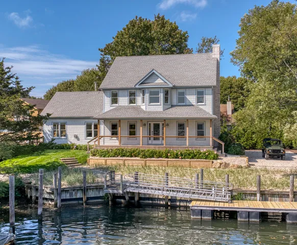 $2,350,000 | 980 Manhasset Avenue, Greenport, NY 11944