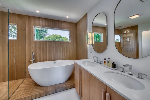 $2,350,000 | 980 Manhasset Avenue, Greenport, NY 11944