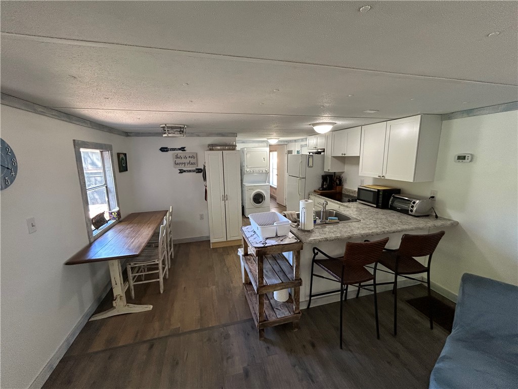 43 Sunset Cove Road Abbeville, SC 29620 - Photo 7 of 41 Bright and open, this kitchen offers functional design with essential amenities.