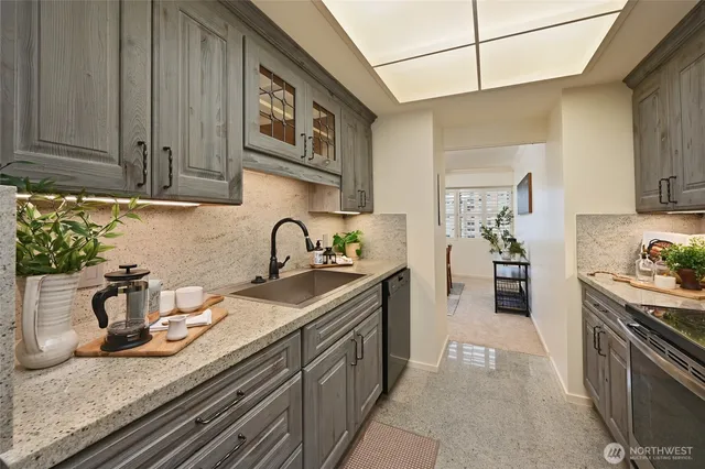 $625,000 | 1301 Spring Street, Unit 6D, Seattle, WA 98104