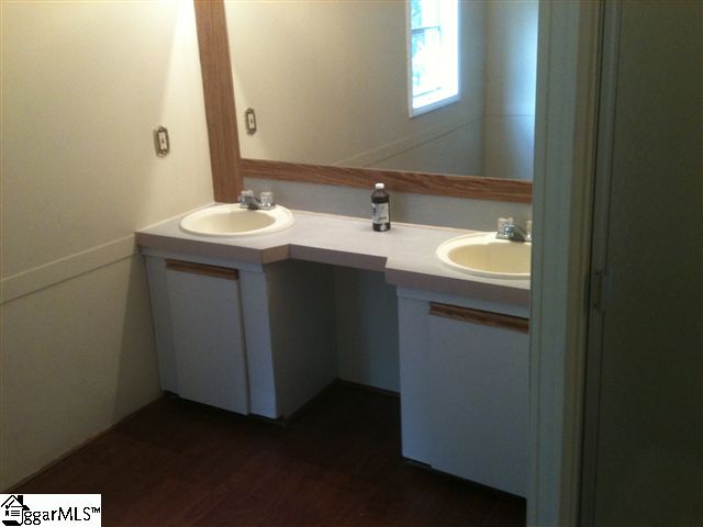 450 Rolling Hills Road Gray Court, SC 29645 - Photo 6 of 8