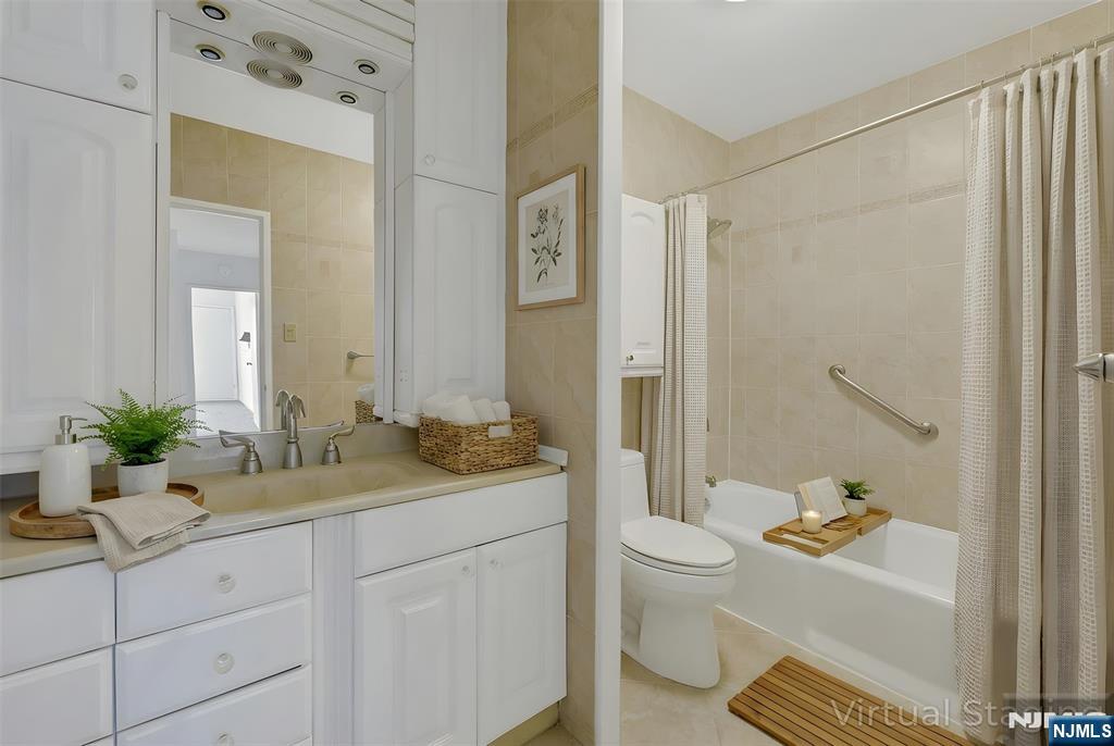 6 Horizon Road, Unit 1508 Fort Lee, NJ 07024 - Photo 33 of 46 a bathroom with a sink a toilet and shower