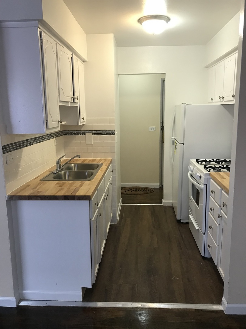 5848 North Kenmore Avenue, Unit 208 Chicago, IL 60660 - Photo 3 of 8