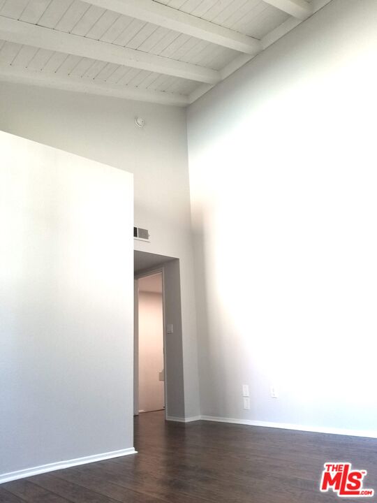 4866 1/2 McConnell Avenue Los Angeles, CA 90066 - Photo 5 of 11 a view of an empty room