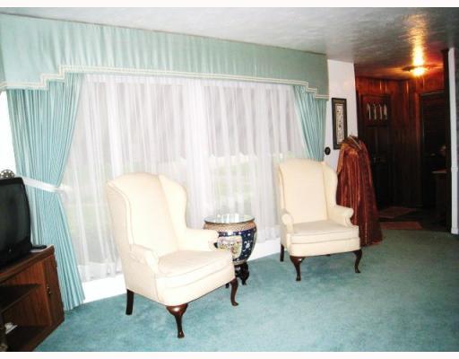 408 Edgewood Road Forest Hills, PA 15221 - Photo 3 of 13 Living Room.