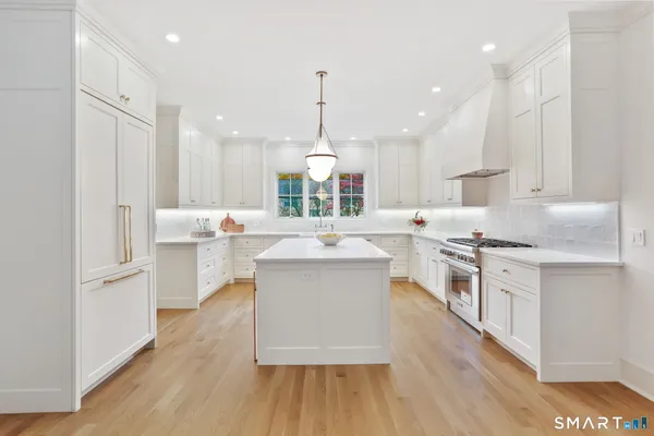 $1,899,000 | 15 Barton Road, Fairfield, CT 06824