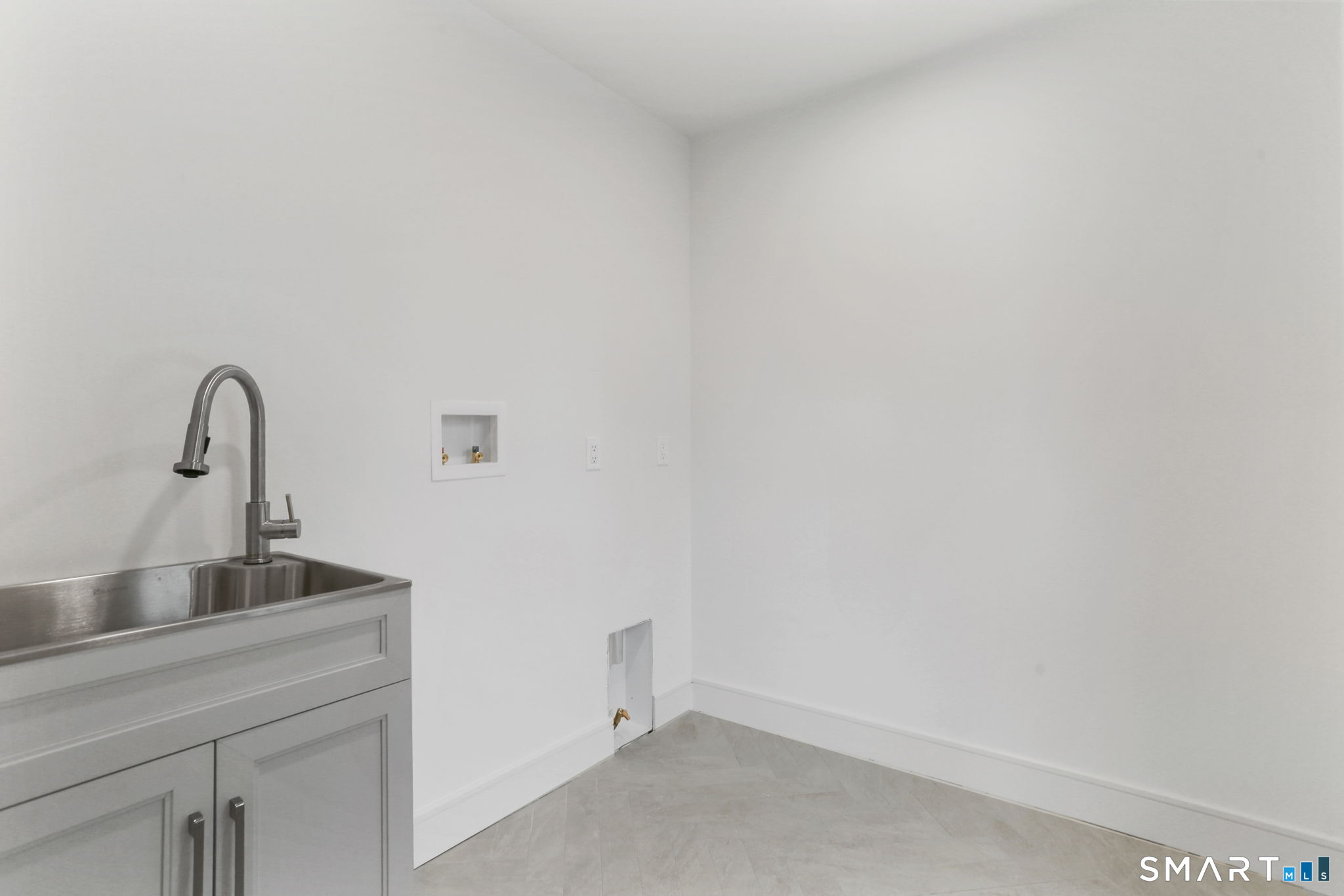 15 Barton Road Fairfield, CT 06824 - Photo 30 of 35