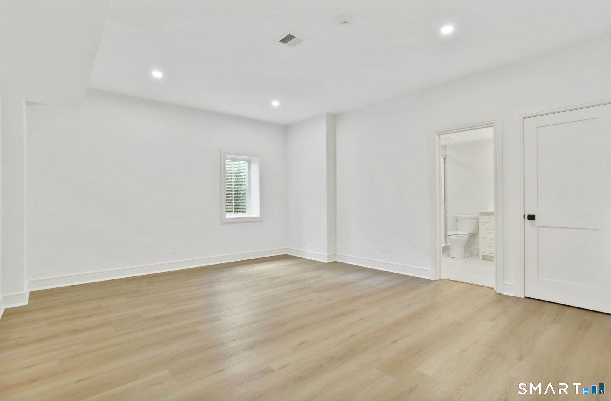 15 Barton Road Fairfield, CT 06824 - Photo 32 of 35