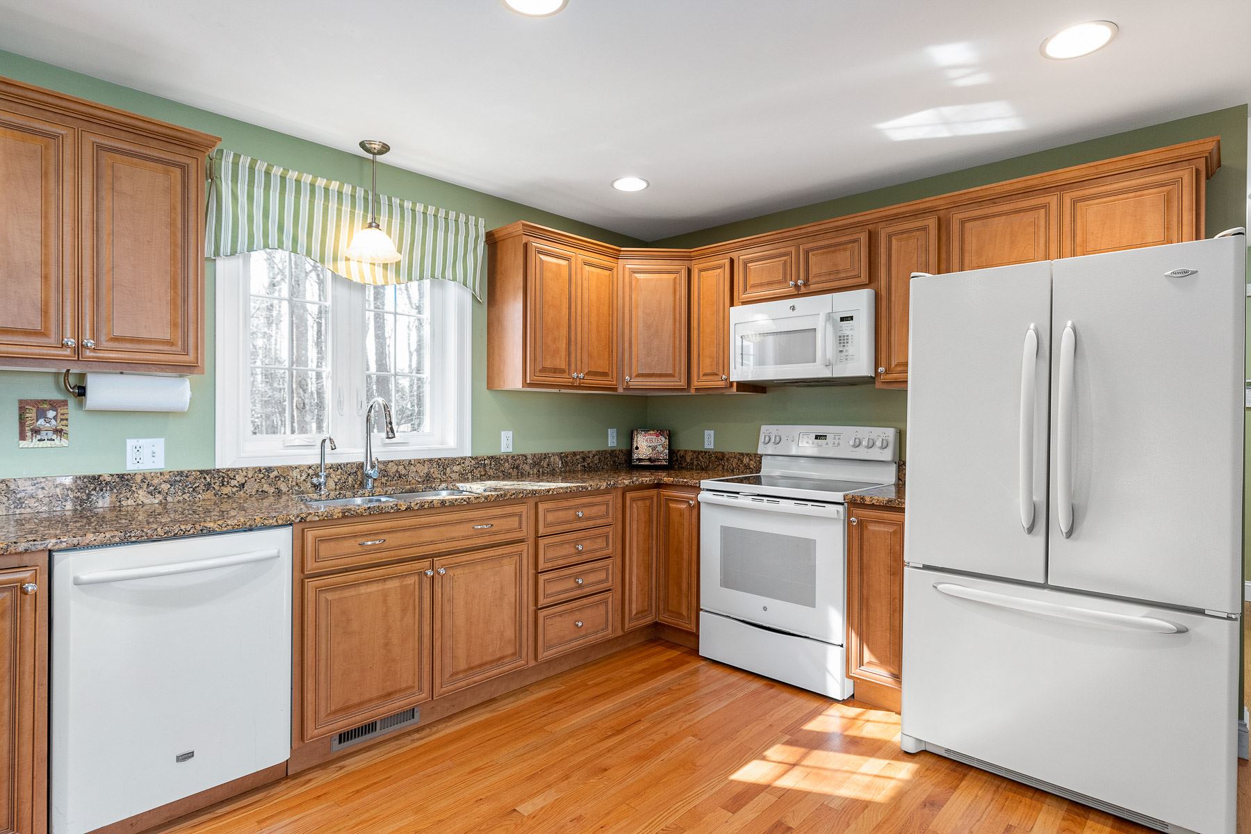 8 Wiggin Way Stratham, NH 03885 - Photo 7 of 40