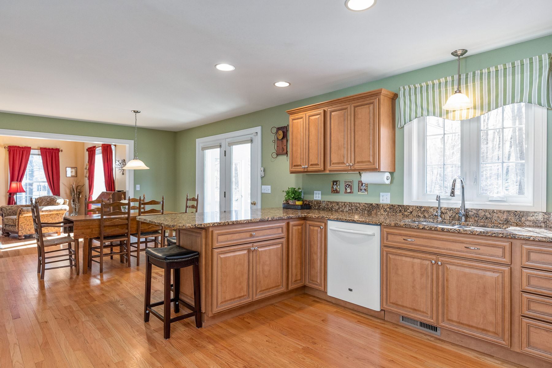 8 Wiggin Way Stratham, NH 03885 - Photo 8 of 40