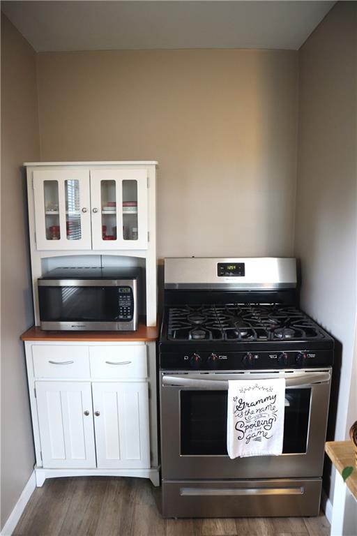 3059 Mt Troy Road Pittsburgh, PA 15212 - Photo 15 of 28 Plenty of storage and workspace—ideal for both quick meals and home cooking.