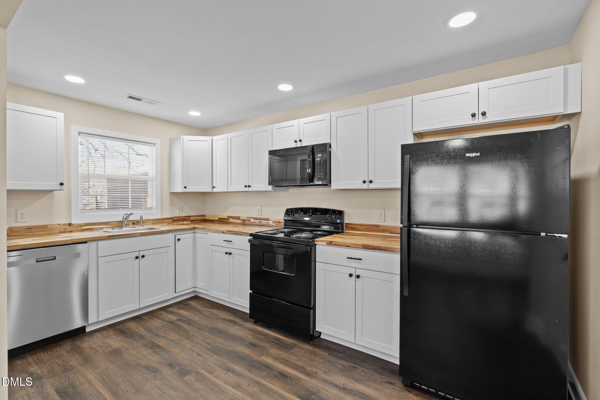 260 East Elm Street Robbins, NC 27325 - Photo 8 of 39 18-web-or-mls-DSC05407