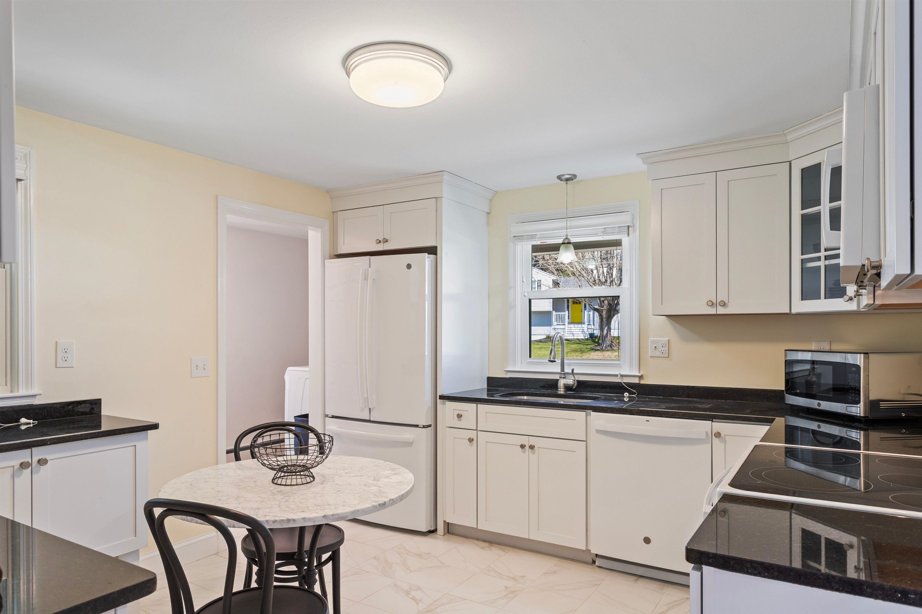 9 Carolan Avenue Hampton, NH 03842 - Photo 5 of 41