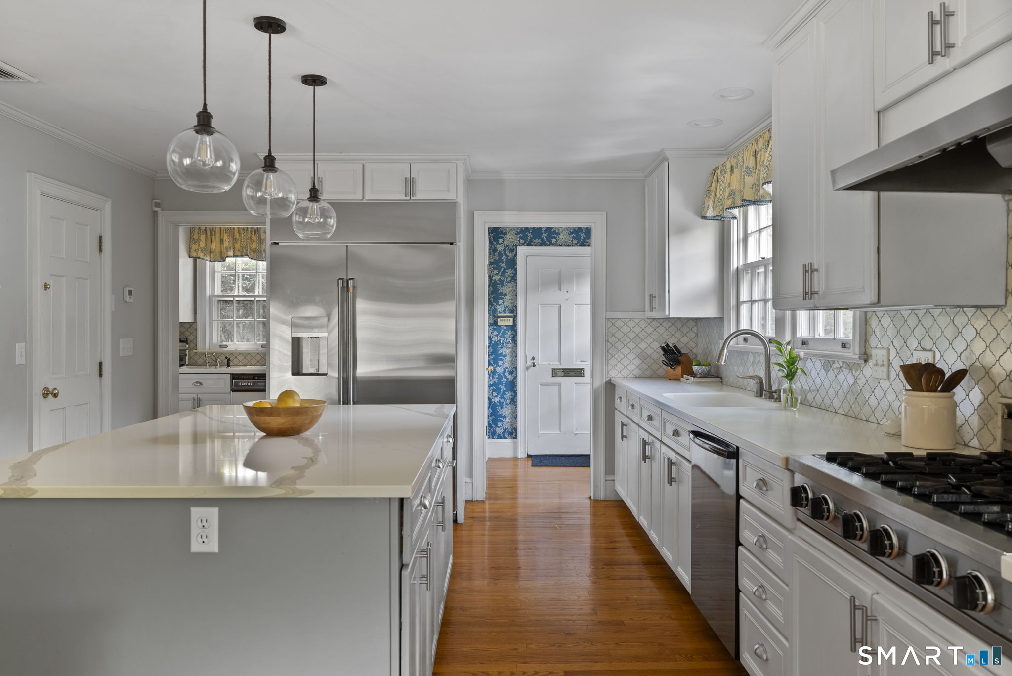 10 Colony Road West Hartford, CT 06117 - Photo 9 of 40 Eat in kitchen with large butlers pantry