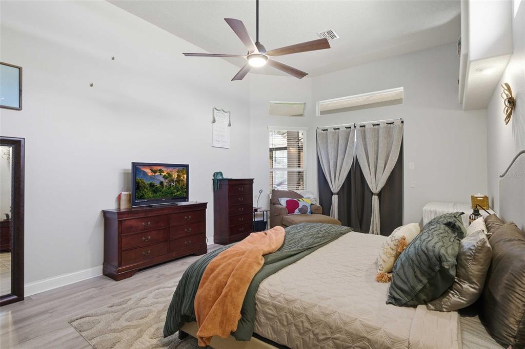 5580 South Kline Terrace Inverness, FL 34452 - Photo 36 of 55 a bedroom with a bed closet and a flat tv screen