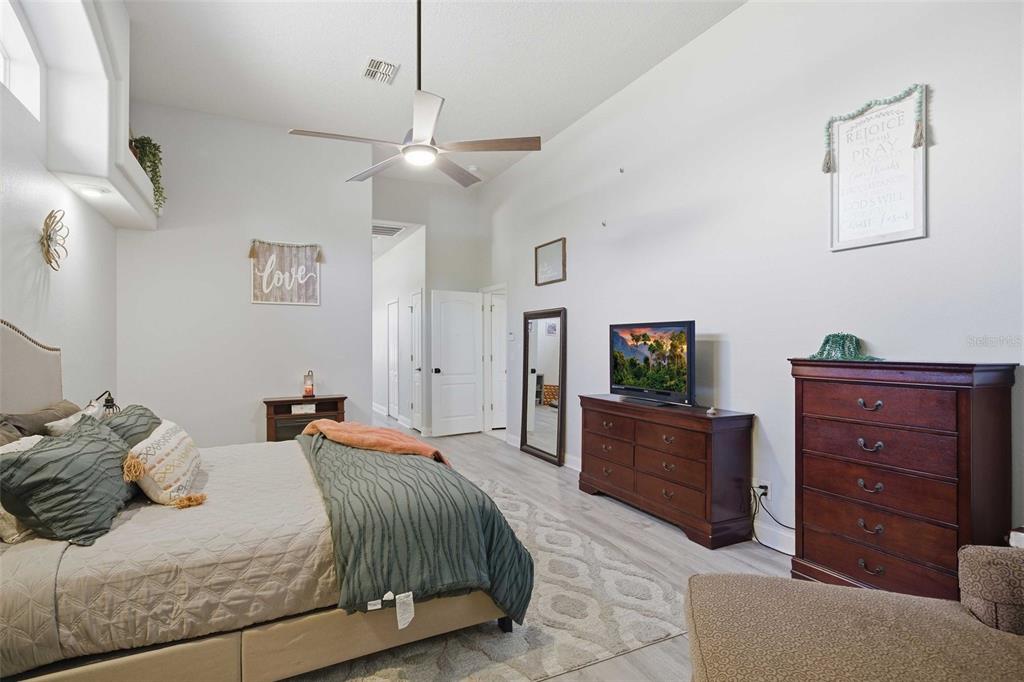 5580 South Kline Terrace Inverness, FL 34452 - Photo 37 of 55 a bedroom with a bed and furniture