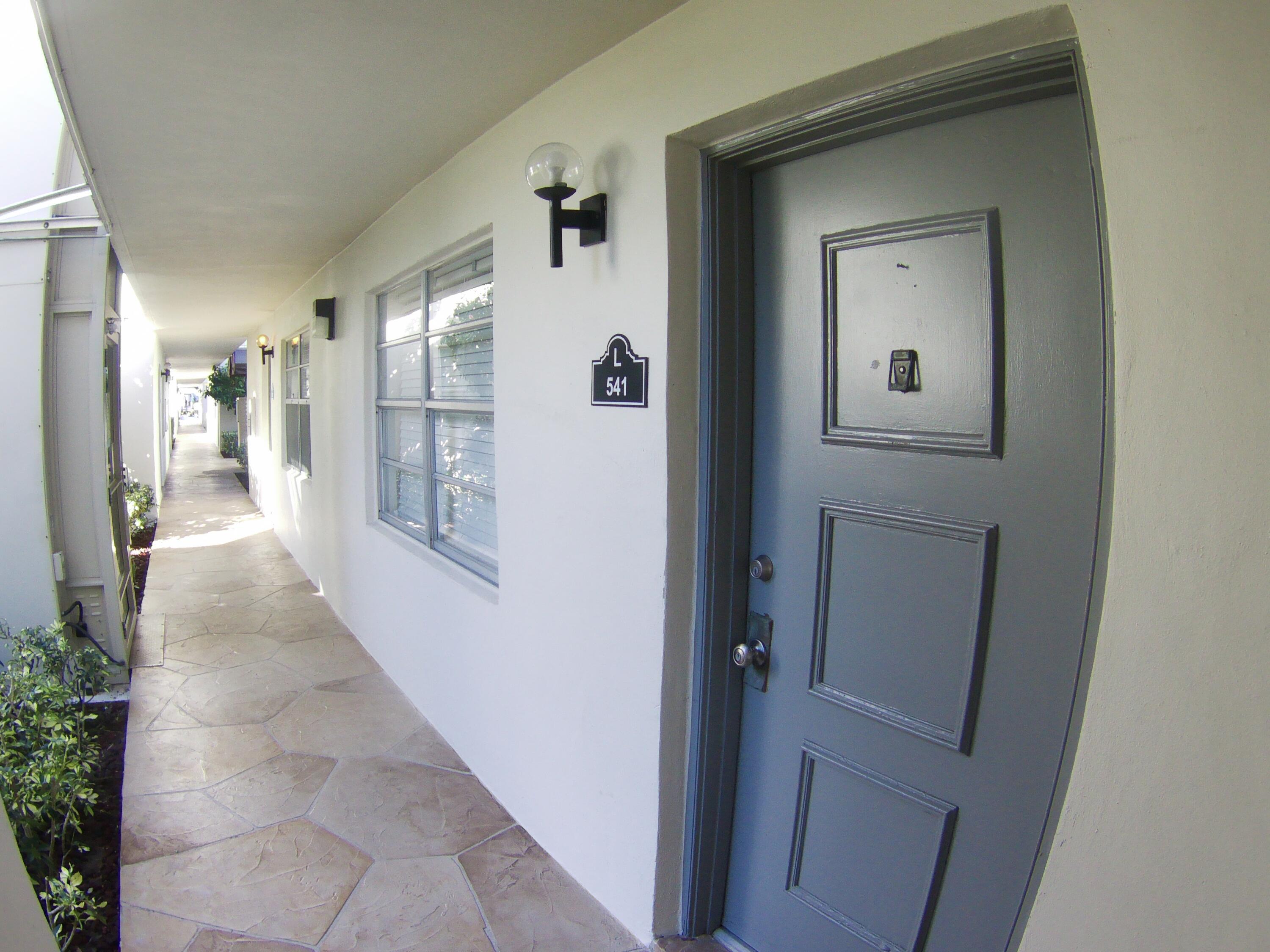 541 Normandy Lane Delray Beach, FL 33484 - Photo 4 of 23 a hallway with sliding door and entryway