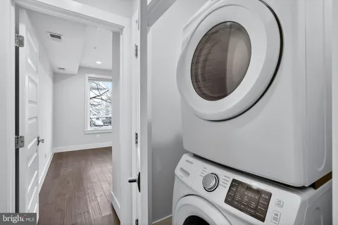 a view of entryway with washer and dryer