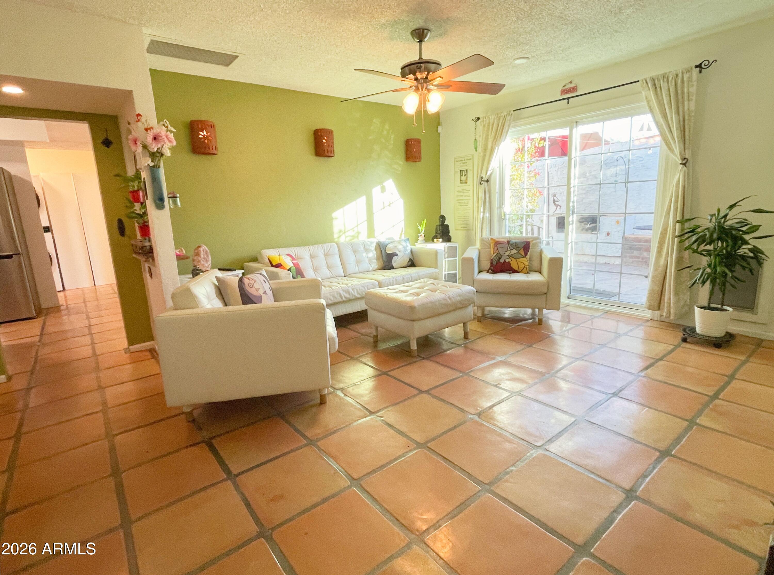 2107 East Monte Vista Road Phoenix, AZ 85006 - Photo 3 of 25 IMG_6239