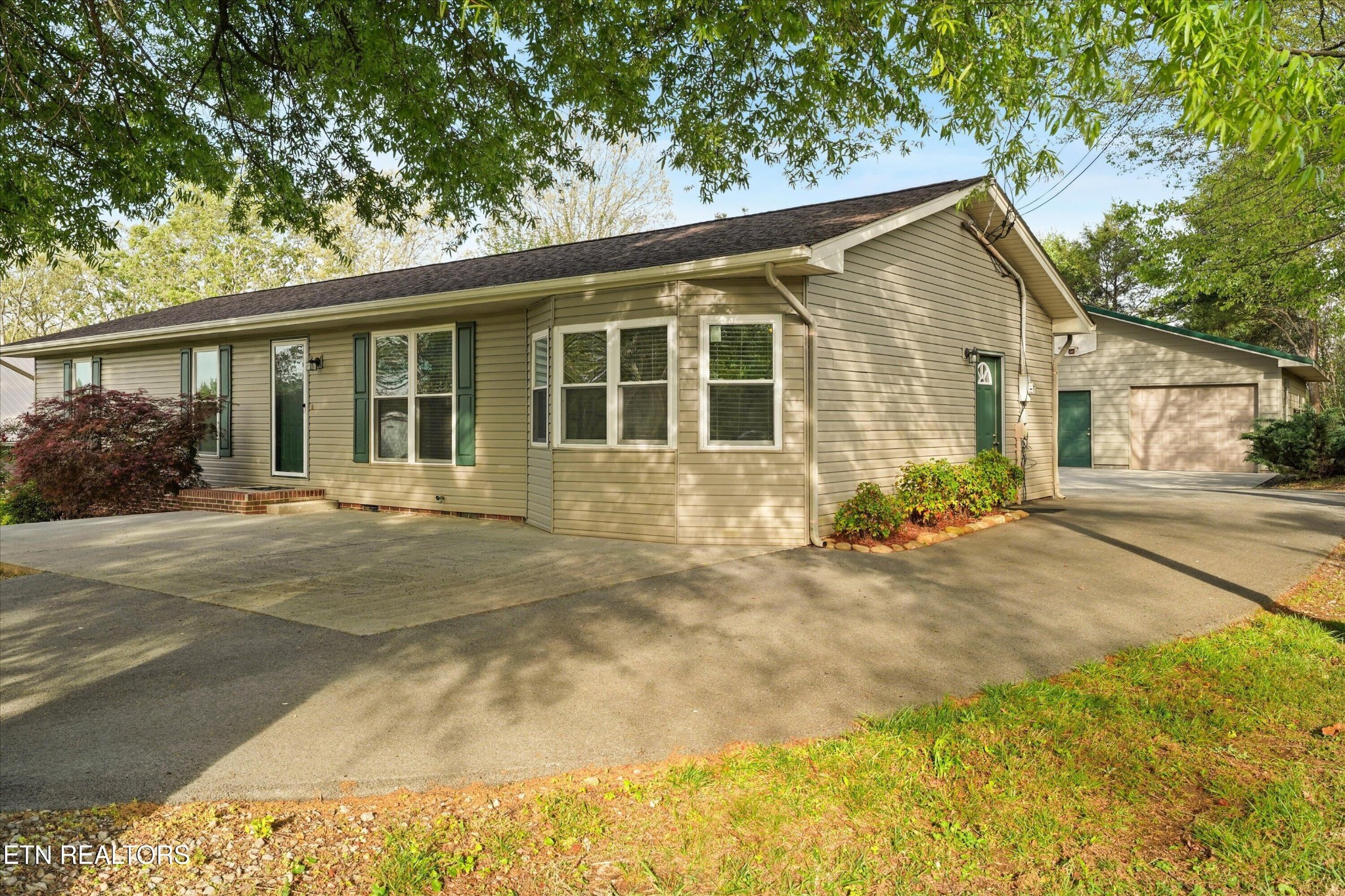 3005 Ridgeview Drive Maryville, TN 37801 - Photo 2 of 41