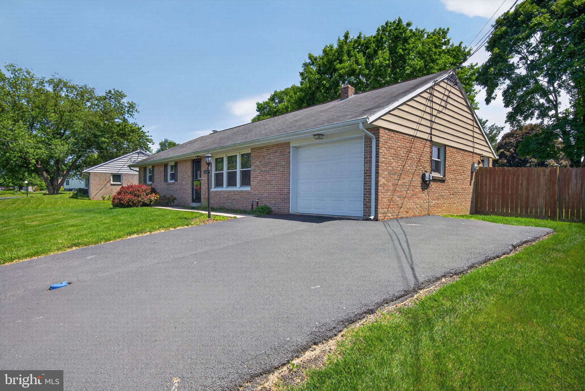 24 Snyder Hill Road Lititz, PA 17543 - Photo 3 of 30