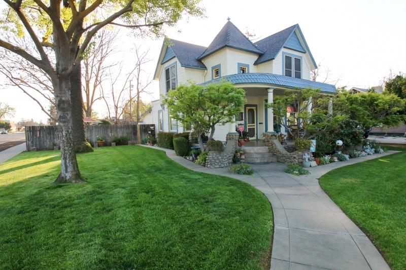857 E Street Reedley, CA 93654 - Photo 1 of 77