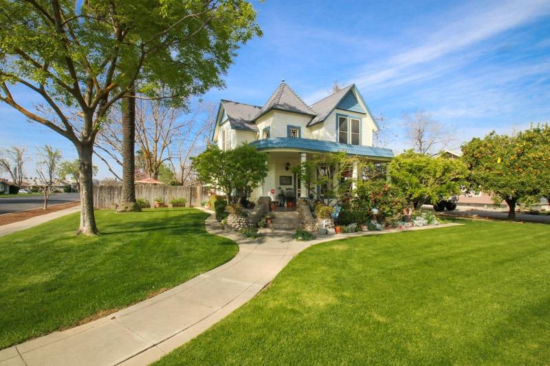 857 E Street Reedley, CA 93654 - Photo 4 of 77
