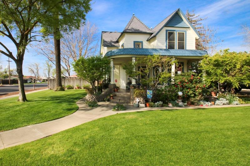857 E Street Reedley, CA 93654 - Photo 5 of 77