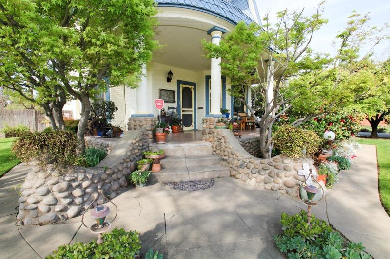 857 E Street Reedley, CA 93654 - Photo 7 of 77