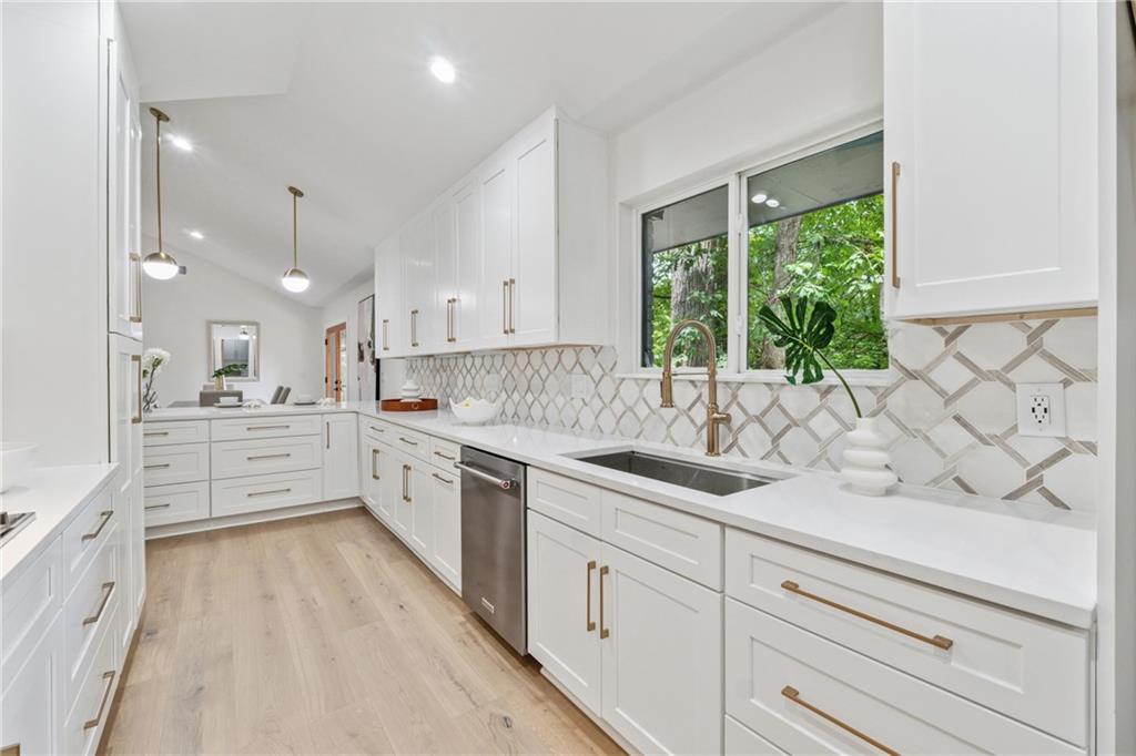 1542 Lavista Road Northeast Atlanta, GA 30329 - Photo 12 of 45
