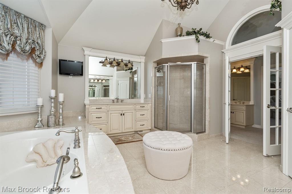 2896 Croftshire Court Rochester, MI 48306 - Photo 18 of 51 Gallery Image 18