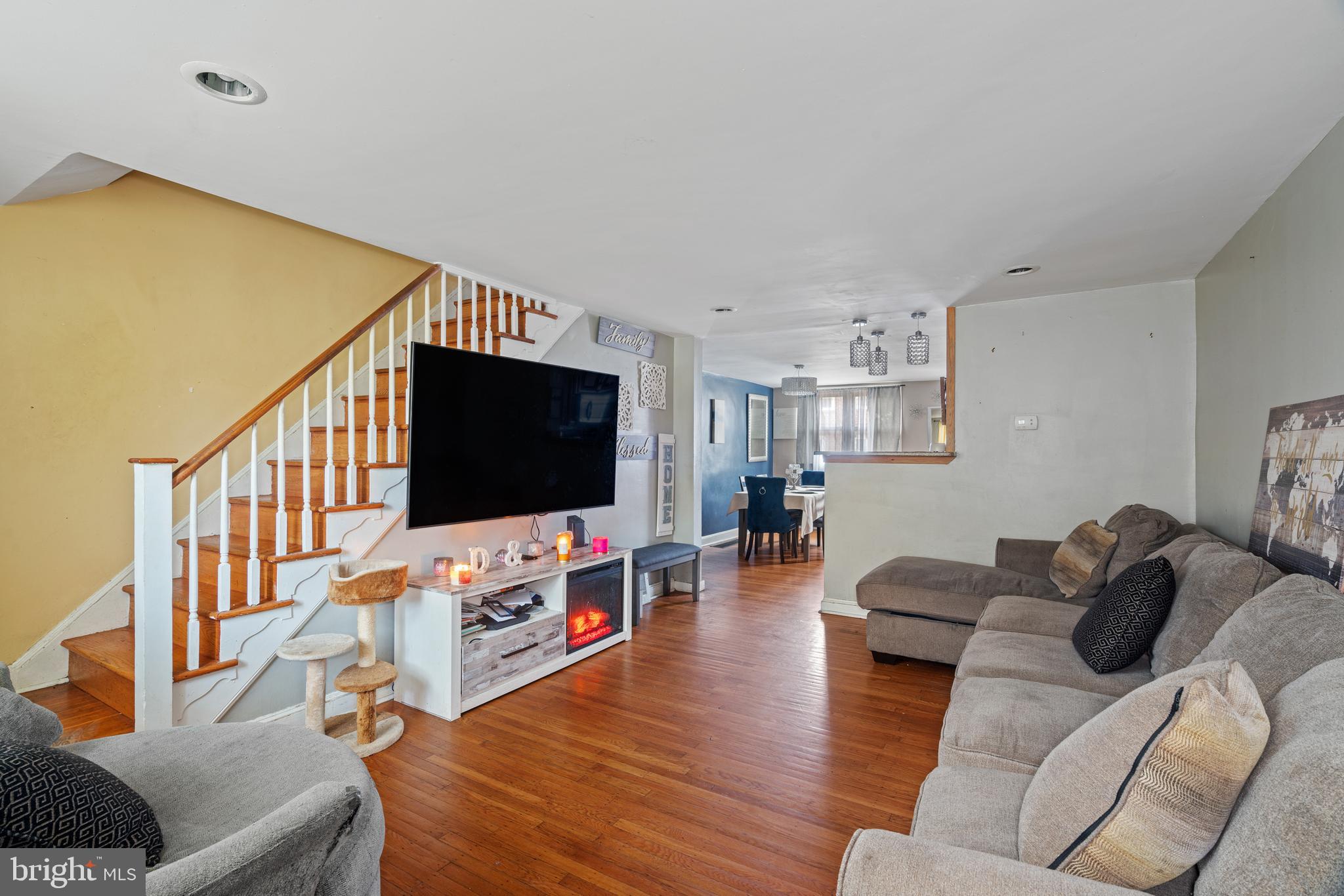 1813 Ashurst Road Philadelphia, PA 19151 - Photo 3 of 25 Gallery Image 3