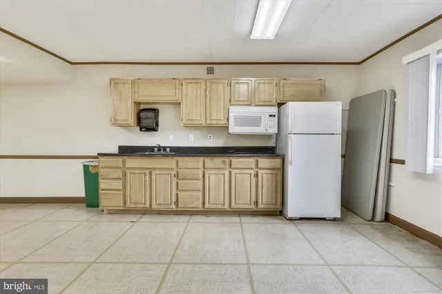 a view of a tennis court