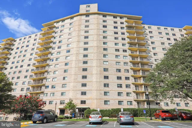 $179,000 | 1121 University Boulevard West, Unit 907B, Silver Spring, MD 20902
