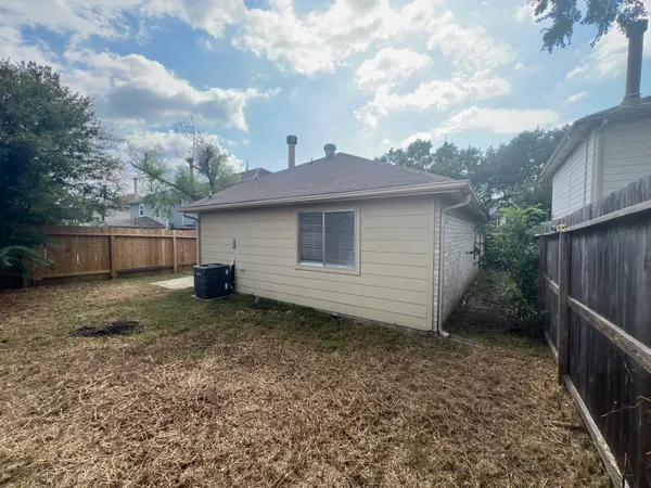 a view of a house with a backyard