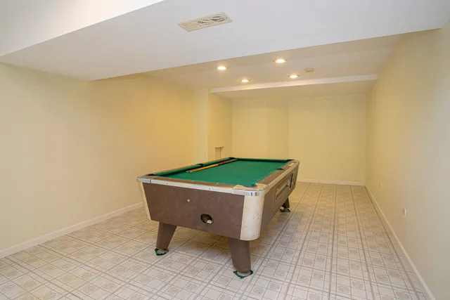 $349,000 | 860 Amelia Court, Grayslake, IL 60030