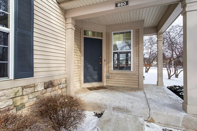 $349,000 | 860 Amelia Court, Grayslake, IL 60030